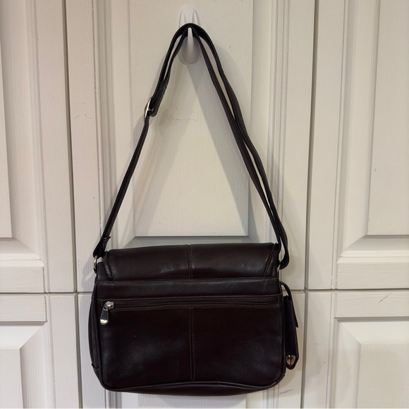 Cape Cod Leather Crossbody Bag - Picture 4 of 7